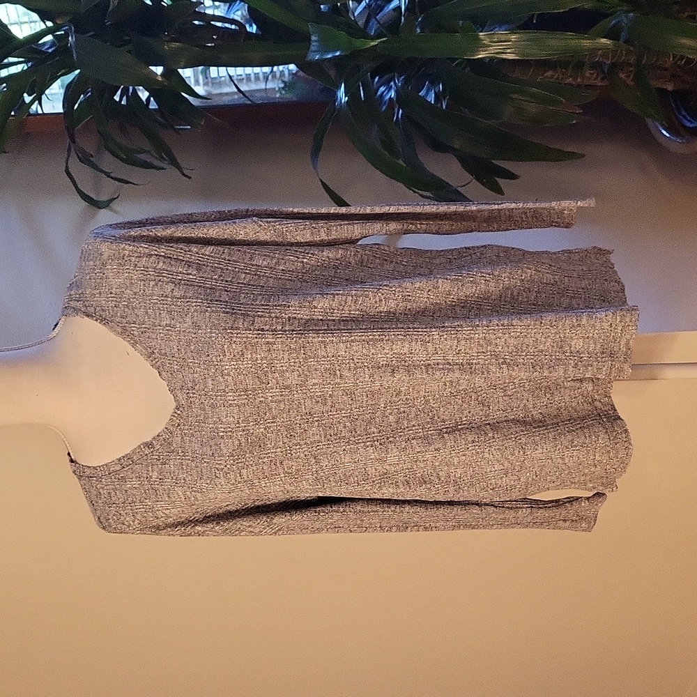 Time & Tru Gray Long Sleeve V Neck